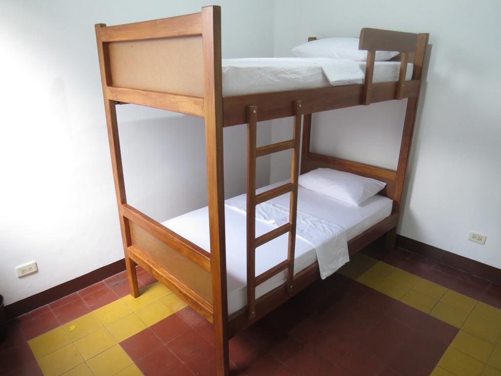 Hostal Casa Prado เมเดยิน ภายนอก รูปภาพ