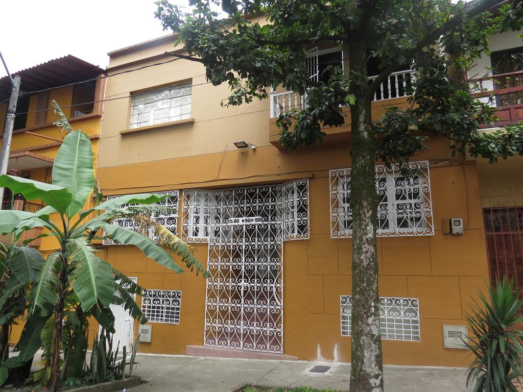 Hostal Casa Prado เมเดยิน ภายนอก รูปภาพ